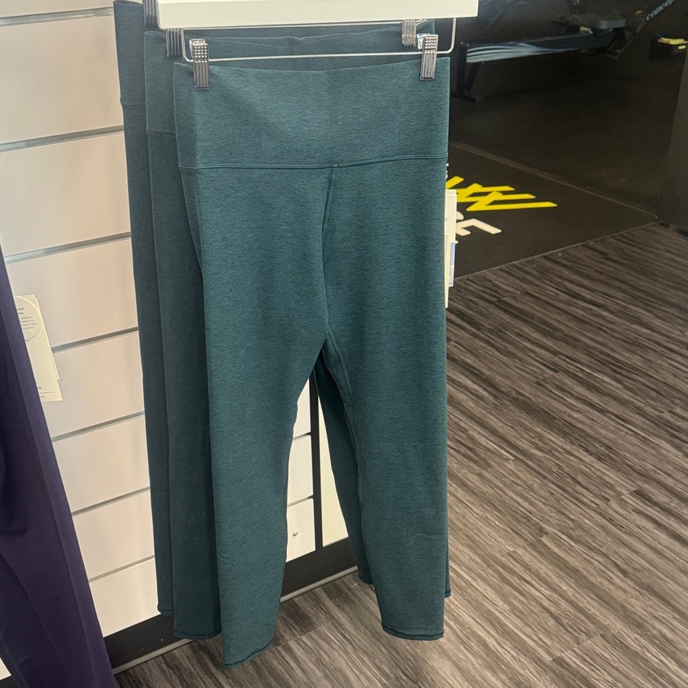 Vuori green  Leggings EUC